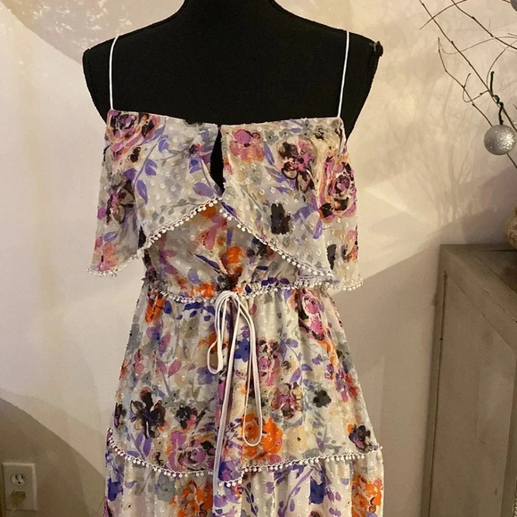 Likely dress size large - Picture 2 of 8